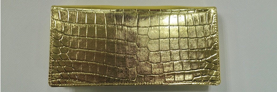 ゴールドのクロコダイルの長財布